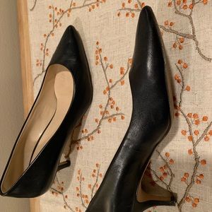 Nine West navy leather pumps